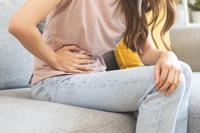 7 Penyebab Sakit Perut Mendadak dan Penanganannya - Alodokter