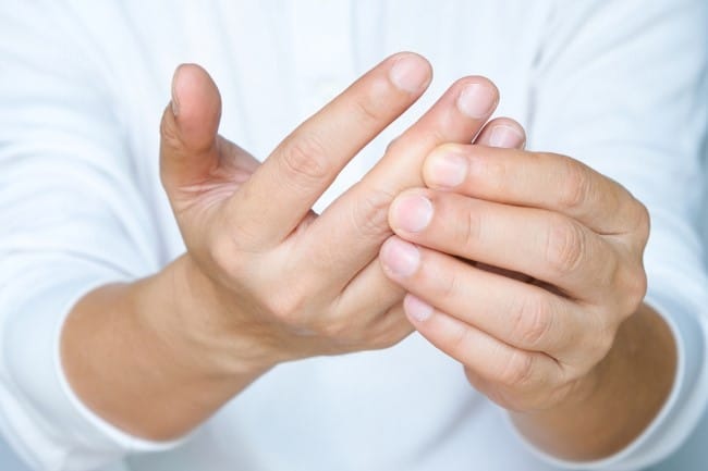 Nyeri dan Kesemutan Pada Tangan, Inilah Penyebab dan Penanganannya - Alodokter