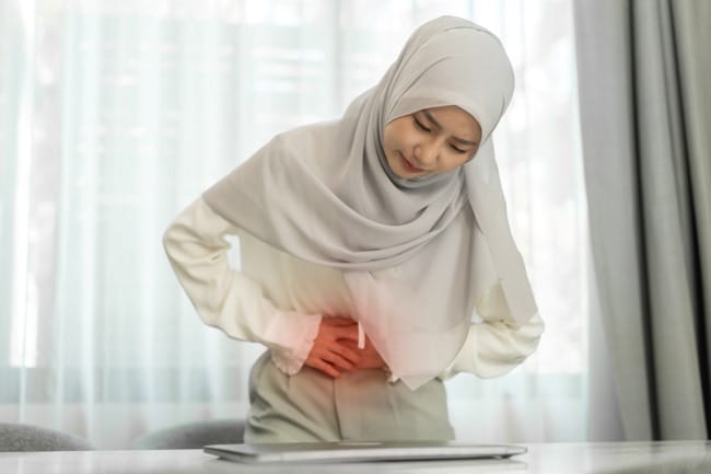Sakit Perut Saat Berpuasa, Ini Penyebab dan Cara Mengatasinya - Alodokter
