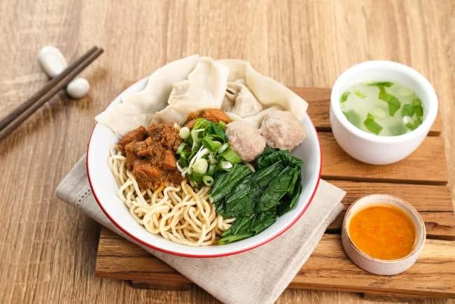 Kalori Mie Ayam dan Cara Sehat Menikmatinya - Alodokter