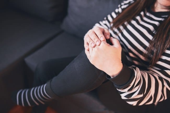 Nyeri Sendi Saat Perubahan Cuaca, Ini Gejala dan Cara Mengatasinya - Alodokter