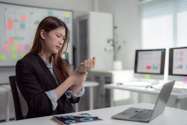 Nyeri Akibat Sindrom Terowongan Karpal dan Cara Mengatasinya - Alodokter