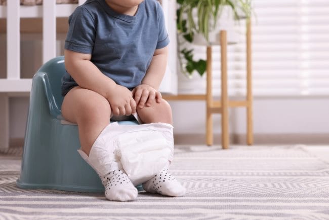 8 Ciri ISK pada Bayi Perempuan yang Perlu Bunda Kenali - Alodokter