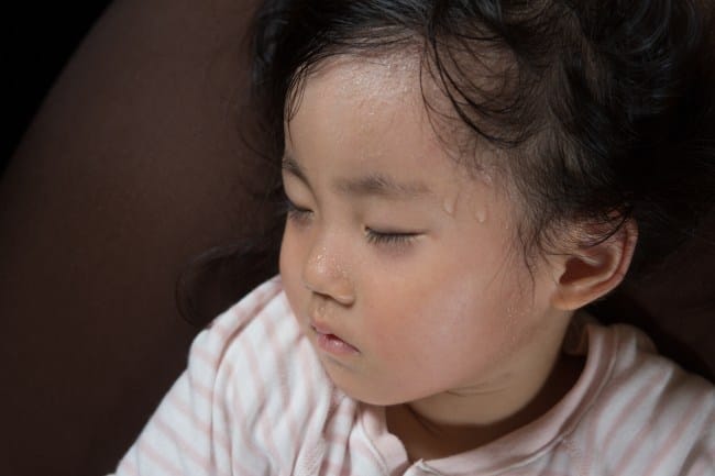 Anak Berkeringat Saat Tidur, Ketahui Penyebab dan Cara Mengatasinya - Alodokter