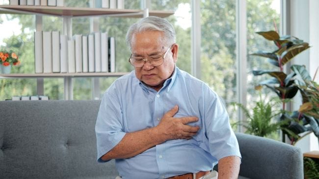 Nyeri di Bagian Dada yang Bisa Berbahaya, Kenali Tanda-Tandanya - Alodokter