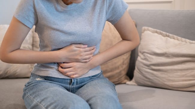 Sakit Perut dan Mual Berulang, Ini Penyebab dan Penanganannya - Alodokter