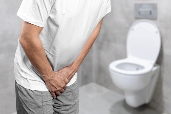 7 Cara Mengobati Kencing Keluar Darah Sesuai Penyebabnya - Alodokter