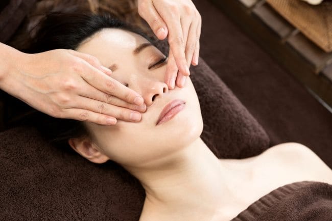 Pijat Hidung Tersumbat, Ini Manfaat dan Teknik Melakukannya - Alodokter