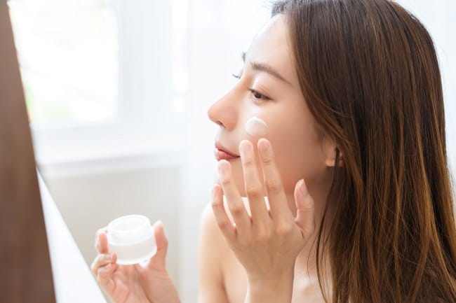 Tips Memilih Pelembap Wajah Berdasarkan Jenis Kulit - Alodokter