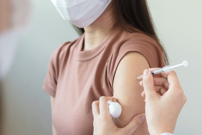 Jangan Ragu Vaksinasi Dulu Sebelum Bepergian - Alodokter