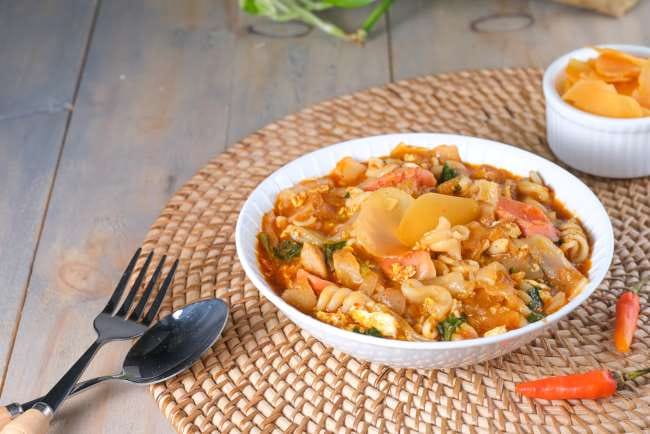 Kalori Seblak dan Tips Sehat Mengonsumsinya - Alodokter