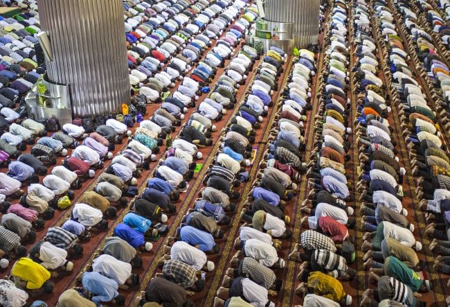 8 Manfaat Sholat Tarawih bagi Kesehatan Fisik dan Mental - Alodokter