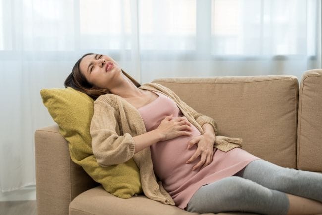 Perut Sakit Saat Hamil 5 Bulan, Ketahui Penyebab dan Tanda Bahayanya - Alodokter