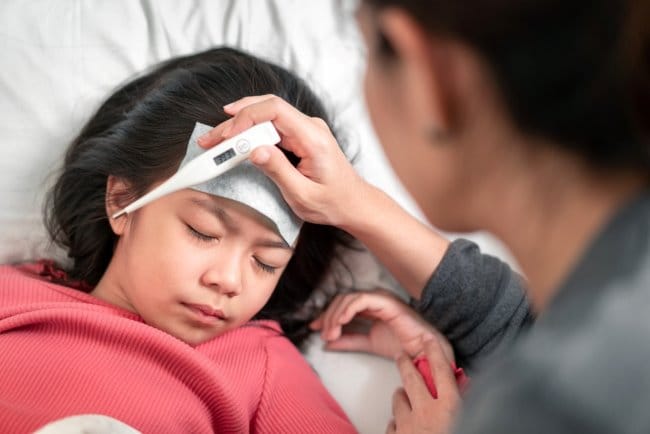 Anak Tiba-Tiba Demam, Ketahui Penyebab dan Pertolongan Pertamanya - Alodokter