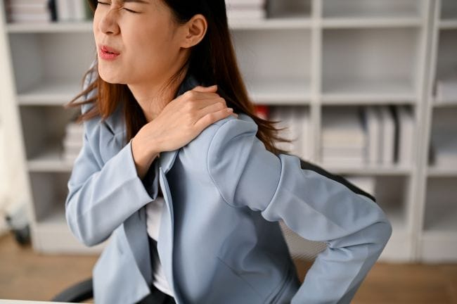 Belikat Kiri Sakit, Ini Kemungkinan Penyebabnya - Alodokter