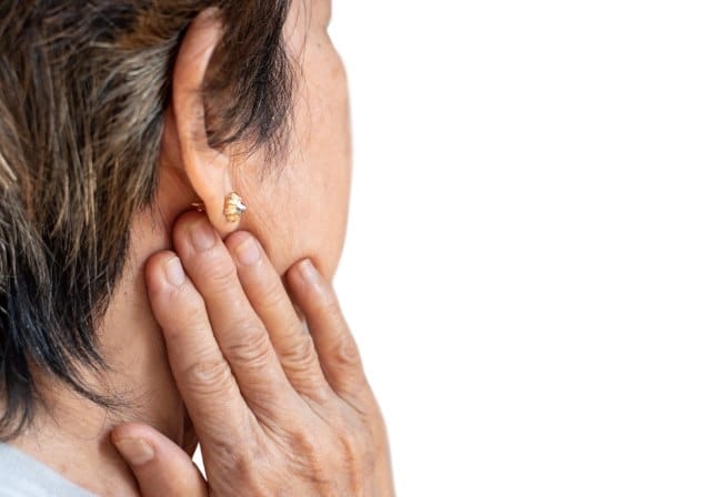 Benjolan di Belakang Telinga Sakit Jika Ditekan, Inilah Penyebab dan Langkah Penanganannya - Alodokter