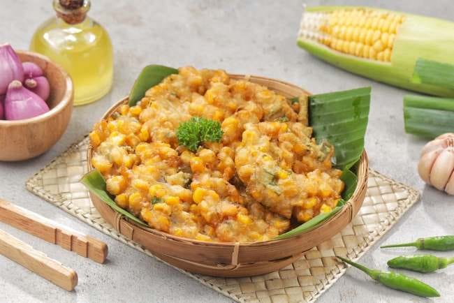 Kalori Bakwan Jagung dan Tips Mengonsumsinya agar Tetap Sehat - Alodokter