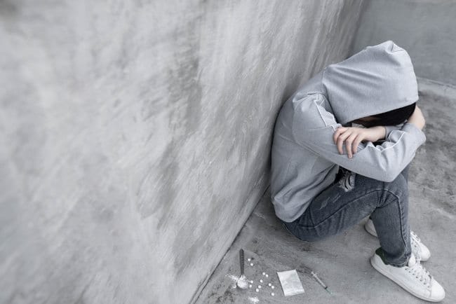 Putaw: Dampak, Ciri Pengguna, dan Upaya Mencegah Penyalahgunaannya - Alodokter