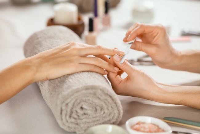 Manicure, Cara Merawat Kuku Tangan agar Tetap Sehat dan Indah - Alodokter