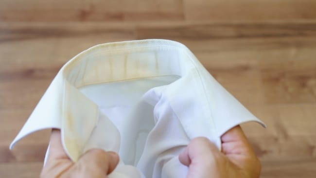 5 Cara Menghilangkan Noda Kuning di Baju Putih yang Mudah dan Efektif - Alodokter