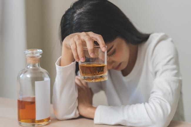 8 Ciri-Ciri Orang Habis Minum Alkohol yang Perlu Diketahui - Alodokter