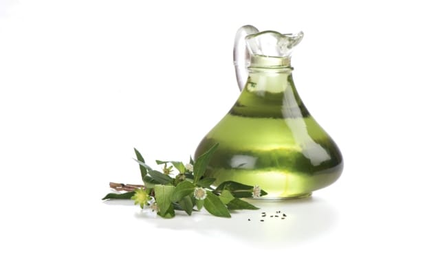 Minyak Urang Aring, Ketahui Manfaat dan Panduan Penggunaannya - Alodokter