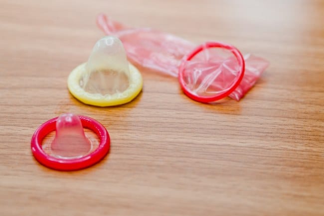 Perbedaan Kondom Pria dan Wanita yang Penting Diketahui - Alodokter