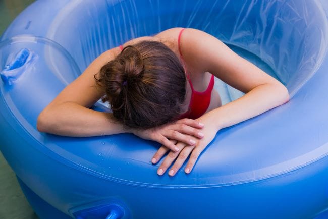 Melahirkan di Air, Inilah Proses dan Hal-Hal yang Perlu Diperhatikan - Alodokter