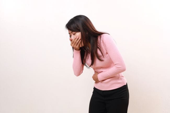 Muntah Asam Lambung, Ini Alasan dan Cara Mengatasinya - Alodokter