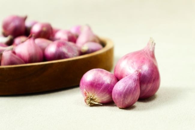 Cara Menurunkan Panas Anak dengan Bawang Merah, Apakah Bisa? - Alodokter