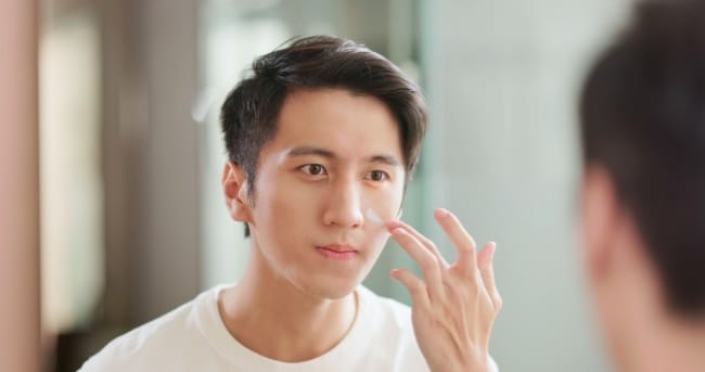 7 Pemutih Wajah Pria yang Ampuh dan Antirepot - Alodokter