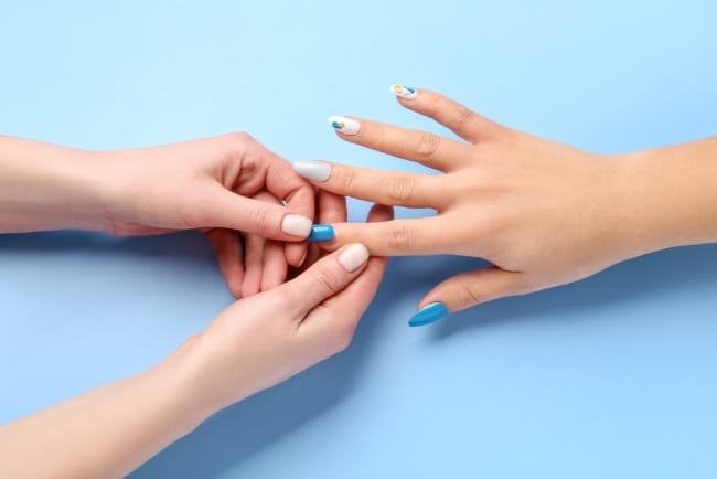 Cara Melepas Kuku Palsu Tanpa Merusak Kuku Asli - Alodokter