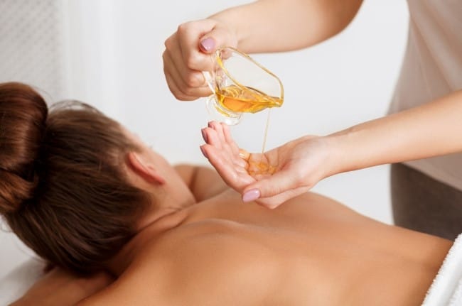 Aromatherapy Massage, Ketahui Manfaatnya untuk Kesehatan - Alodokter