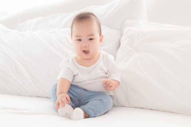 Bayi 7 Bulan Belum Bisa Duduk, Ini Lho Penyebab dan Cara Stimulasinya - Alodokter