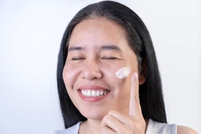 Skincare untuk Usia 40 Tahun ke Atas, Seperti Ini Rangkaiannya - Alodokter