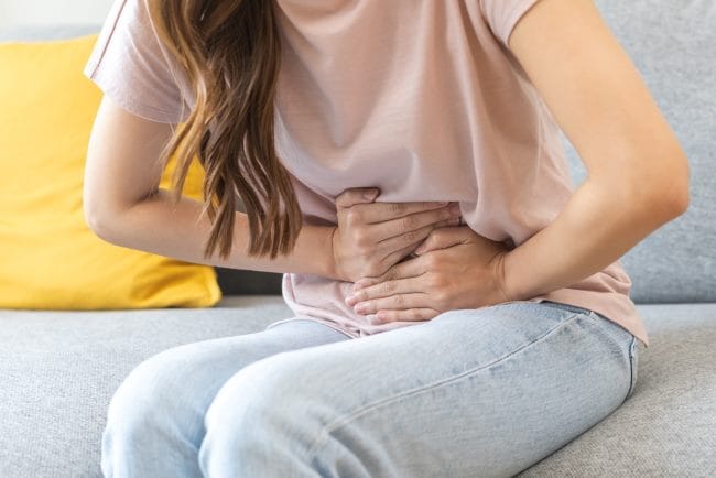 Perut Sakit Seperti Ditusuk, Ini Penyebab dan Cara Mengatasinya - Alodokter