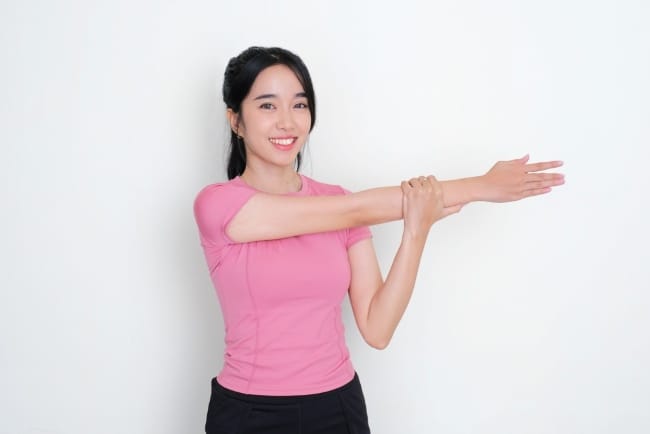 Peregangan Statis, Manfaat dan Cara Melakukannya dengan Aman - Alodokter