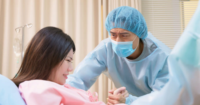 Ibu Melahirkan Normal Didampingi Suami, Ini Lho Manfaatnya - Alodokter