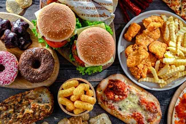 5 Makanan Penyebab Trombosit Turun yang Perlu Dibatasi - Alodokter