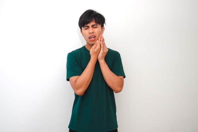 Rahang Sakit Sebelah Kiri, Kenali Penyebab, Gejala, dan Penanganannya - Alodokter