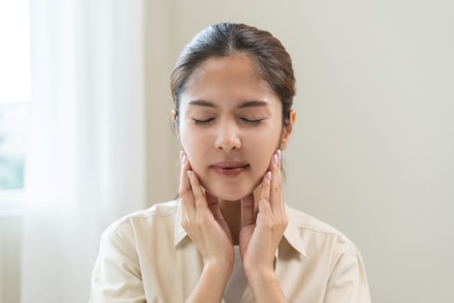 Rahang Sakit Saat Mengunyah, Ketahui Penyebab dan Cara Mengatasinya - Alodokter