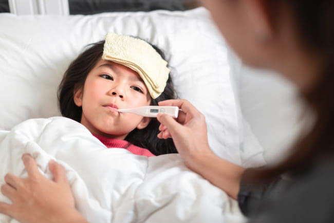Demam Anak Tidak Kunjung Turun, Ini Penyebab dan Cara Menanganinya - Alodokter