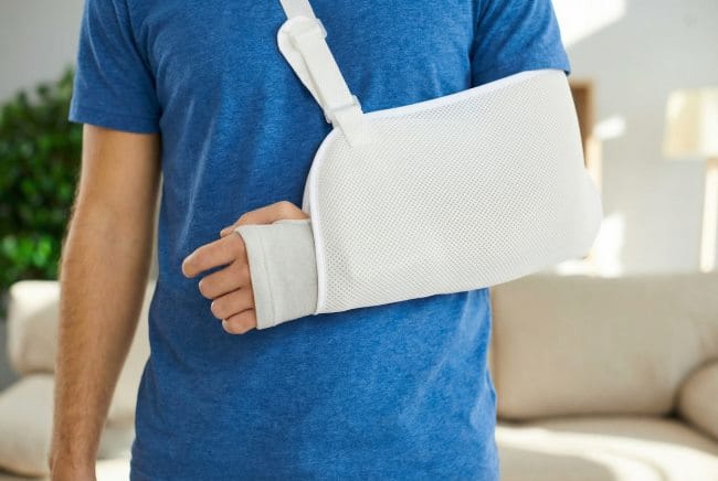 Ciri-Ciri Tulang Patah Mulai Menyambung yang Perlu Diketahui - Alodokter