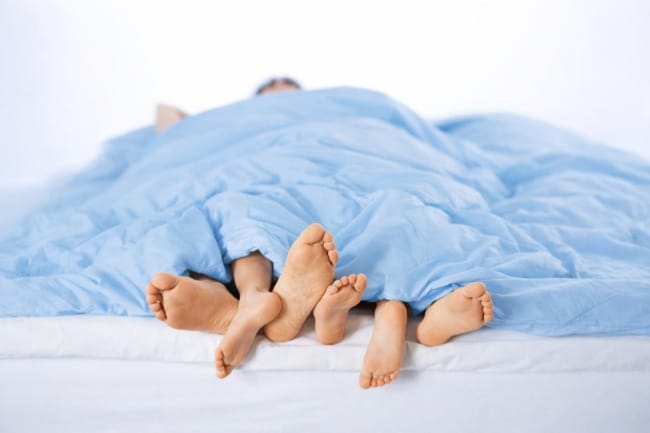 Cuckolding, Ketertarikan Seksual Saat Pasangan Bersama Orang Lain - Alodokter