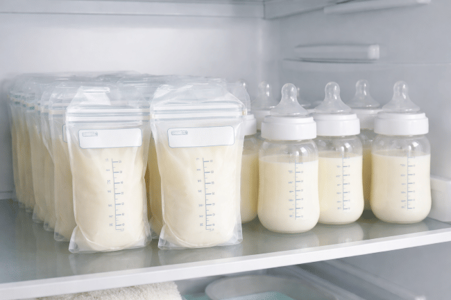Begini Cara Menyimpan ASI di Kulkas agar Nutrisinya Tetap Terjaga - Alodokter