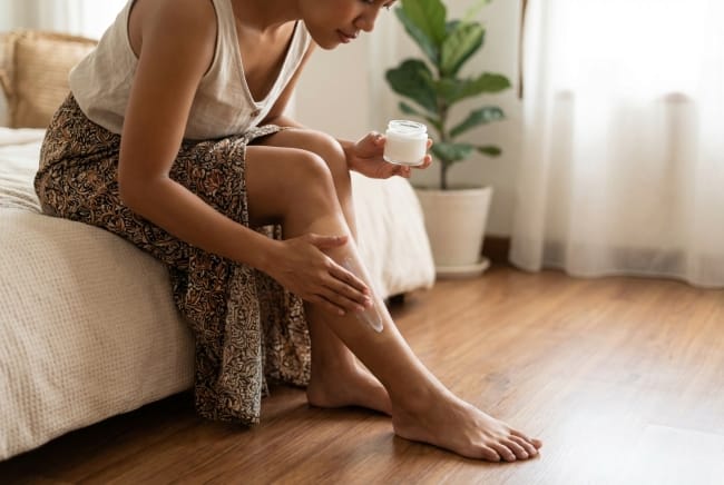 9 Cara Menghilangkan Belang di Kaki yang Efektif - Alodokter