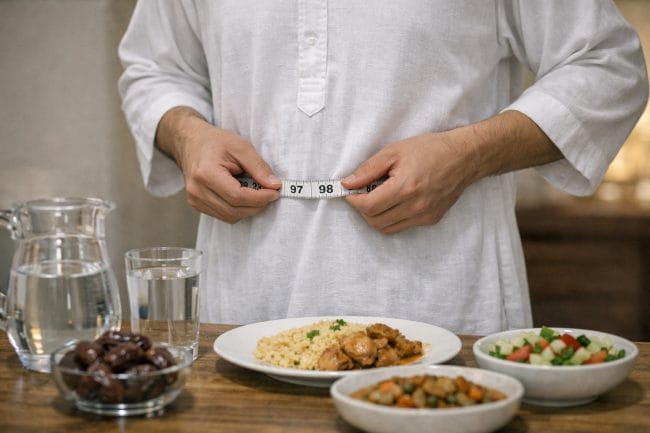 Apakah Puasa Bisa Menurunkan Berat Badan? Simak Penjelasan Lengkapnya - Alodokter