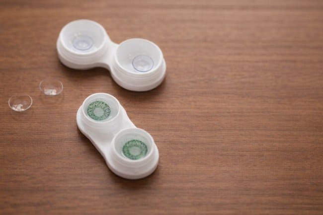 Cara Merawat Softlens agar Mata Tetap Sehat - Alodokter