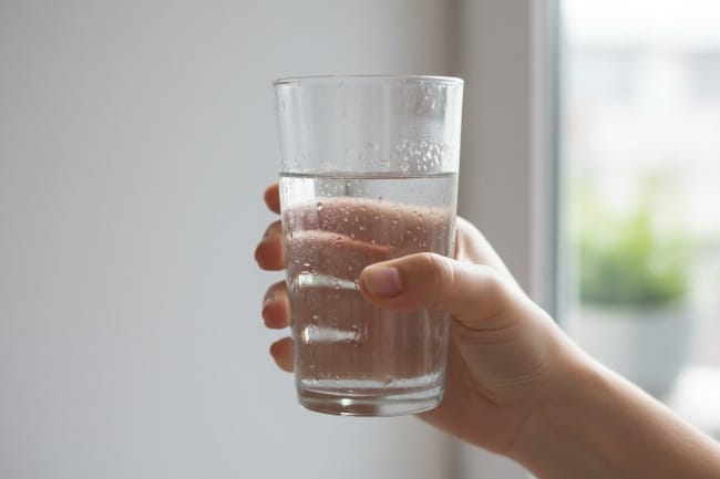 Ketahui Jadwal Minum Air Putih yang Baik - Alodokter