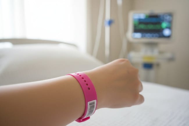 Arti Gelang Pink Rumah Sakit dan Fungsinya bagi Pasien - Alodokter